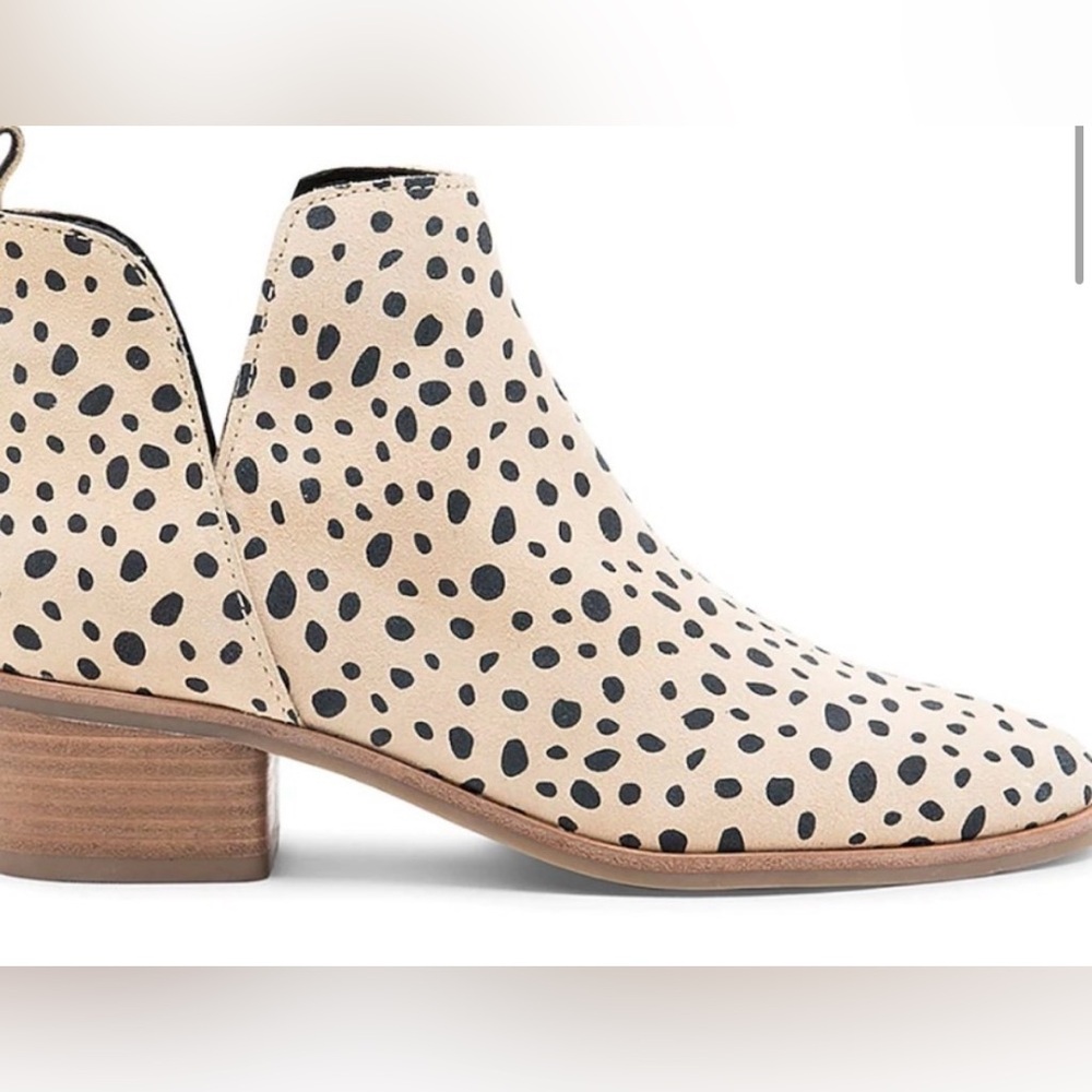 NWT Box Dolce Vita “Kaidie” Cream and Black Spotted Suede Ankle Boots - Picture 10 of 16